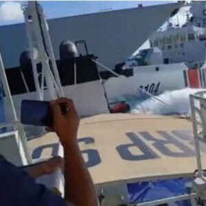 cin gemileri birbiriyle carpisti 5s8rhD2u