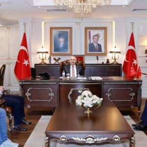 vatandasa boceklenmis cerez satan kuruyemisci vali makaminda poz verdi d28XmlbT