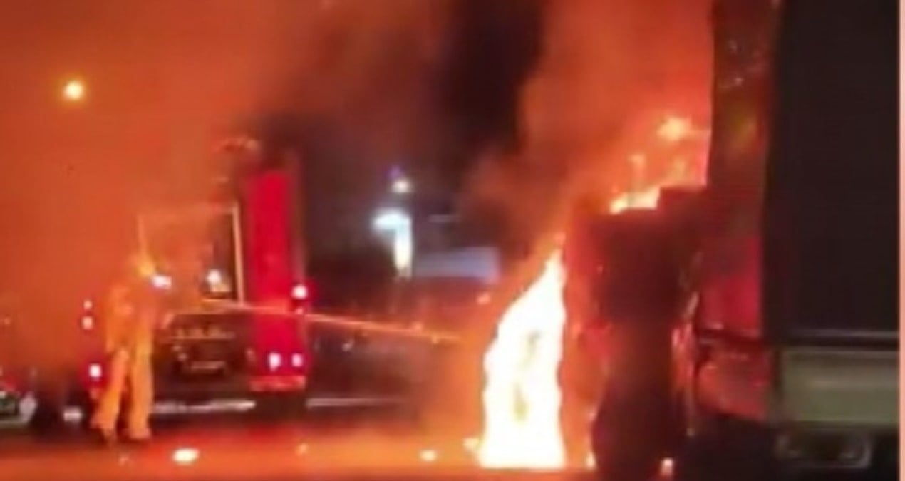 para vermeyen kardesine kizdi araclari kundakladi 1mkTyngl