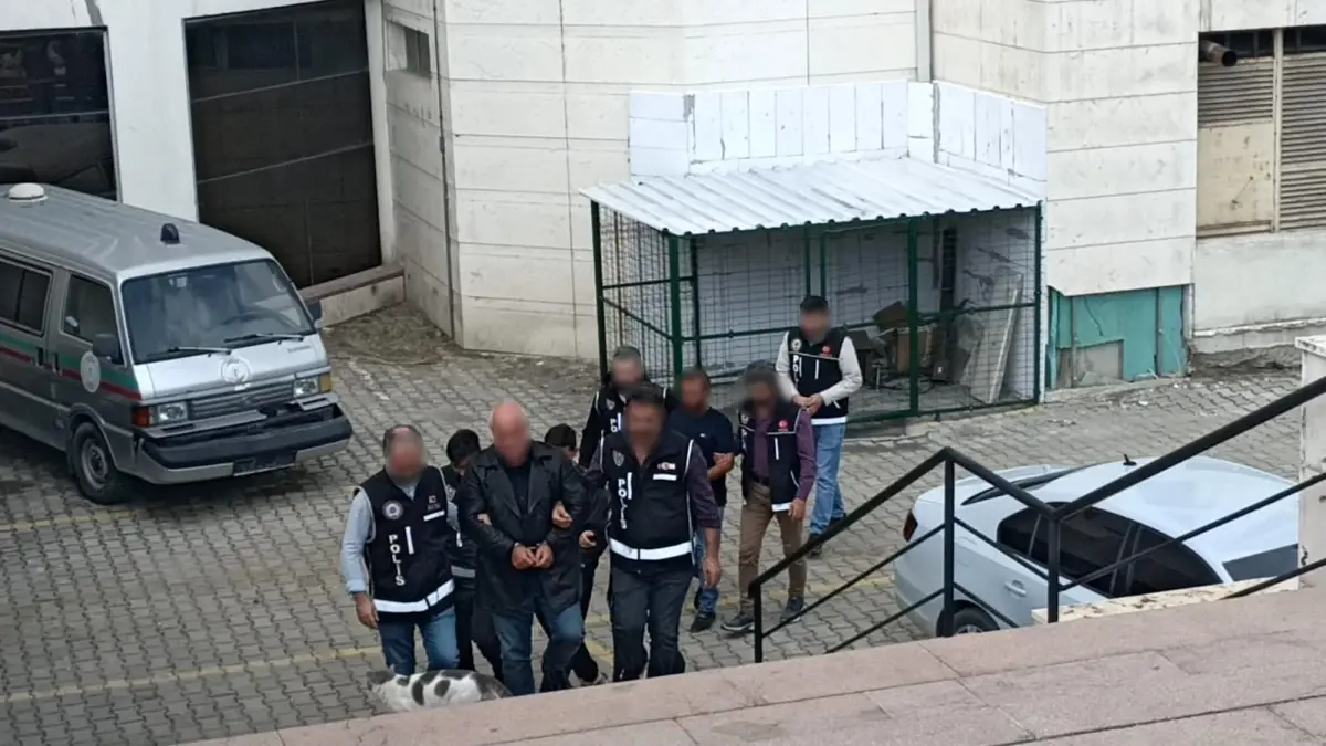 balikesirde 3 kisi olduruldu 3 supheli adliyeye sevk edildi AYvXlav3.jpg