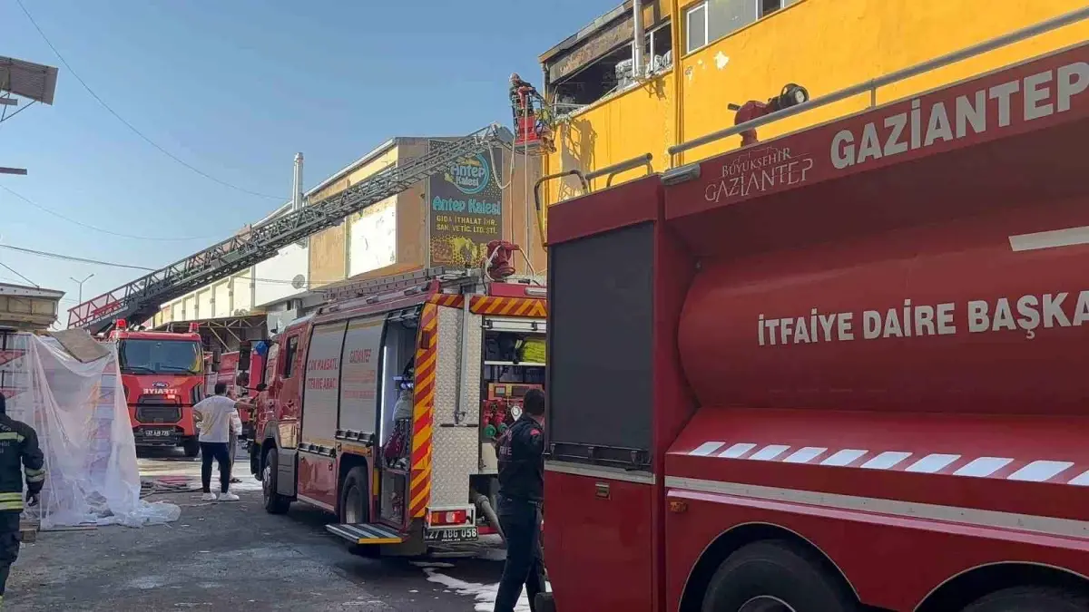 gaziantepte gida deposunda yangin TIUwKyFE