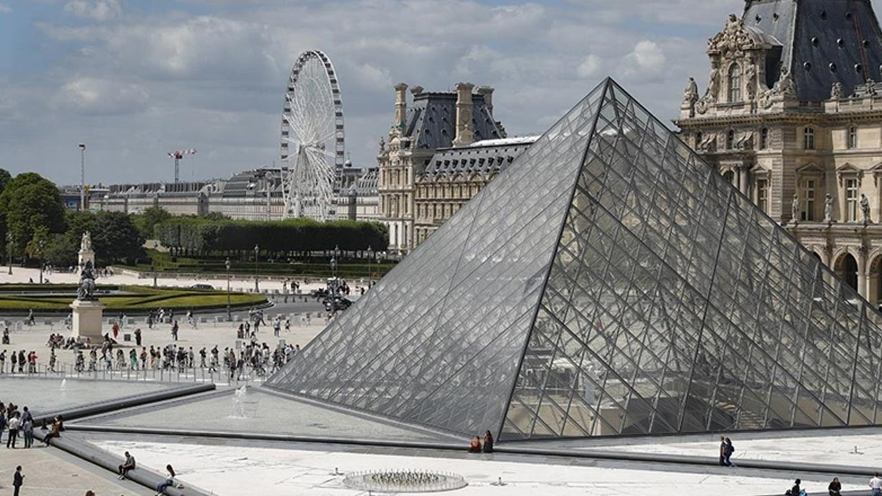 louvre soygunu mudur istifasini sunarak tum sorumluluk bende dedi gZVNIFsw.jpg