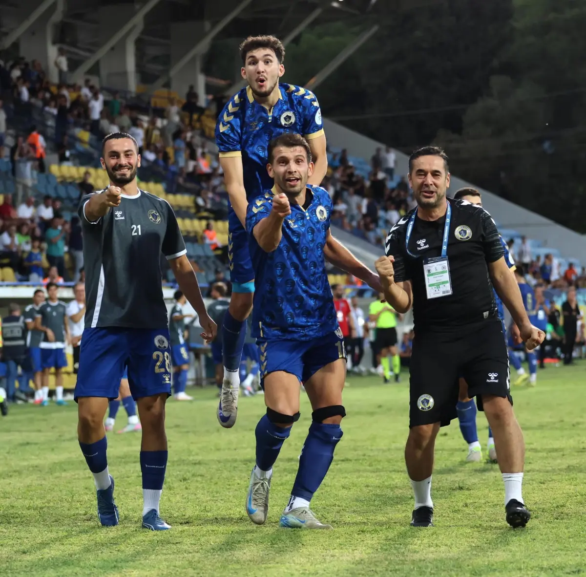 secim can koc menemeni sirtliyor FYOQ8V5W