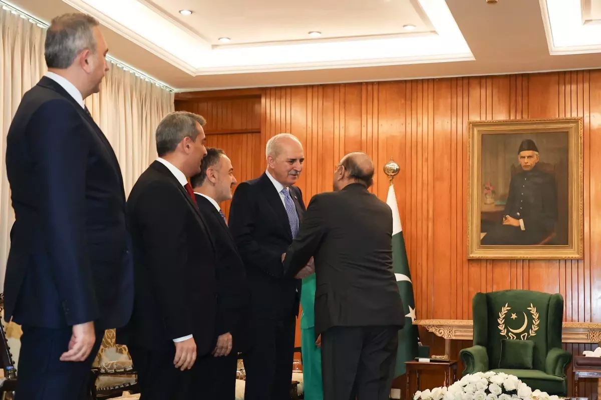 tbmm baskani numan kurtulmus pakistanda uclu parlamento toplantisina katildi NZctnsnc.jpg