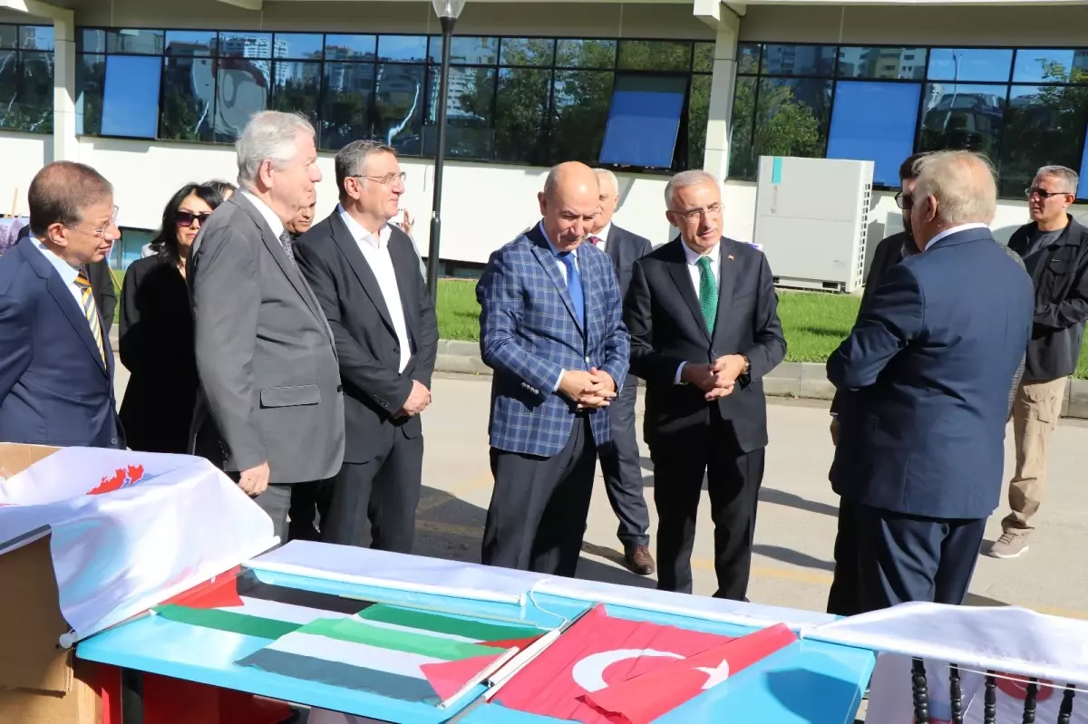 yuksek ihtisas universitesinde gazze ile dayanisma haftasi duzenlendi iuKMIWJe