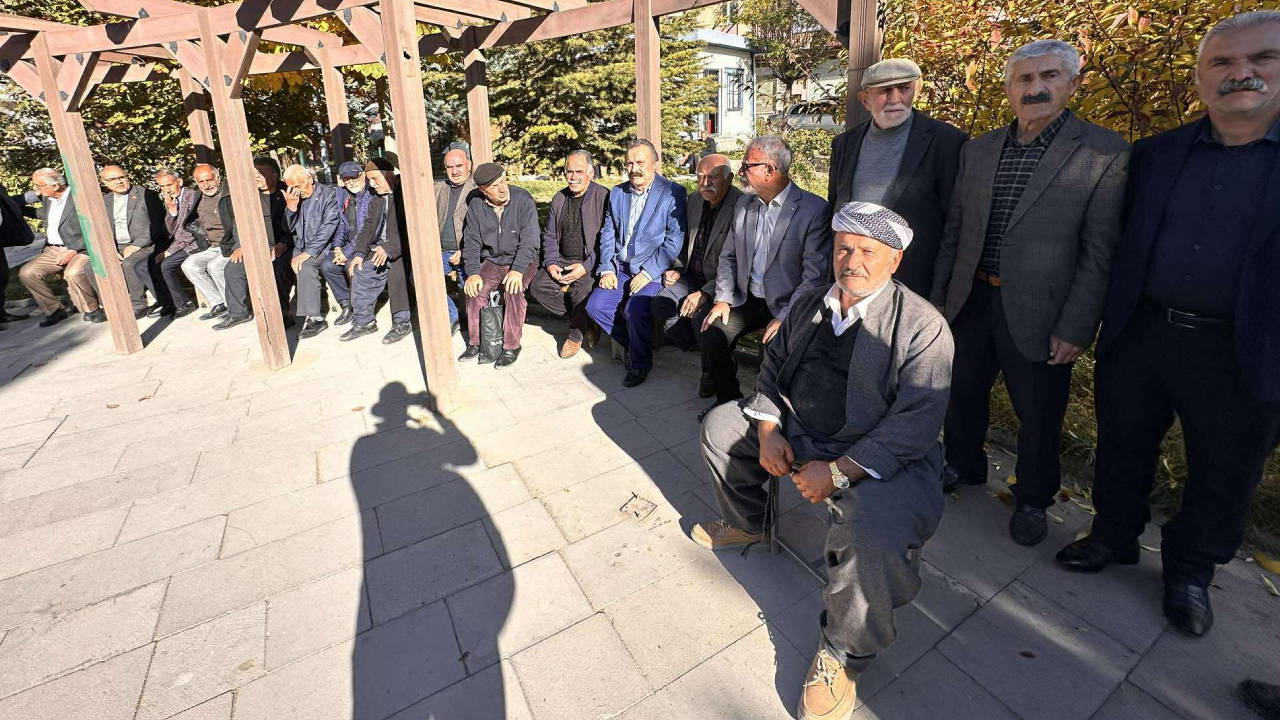 emekliler vanda konustu mezarimizi kazip gommeye tenezzul etmiyorlar tF9XccdN.jpg