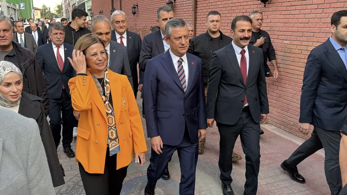 ozgur ozelden genclere yok aciklamasi PeYLz1se.jpg