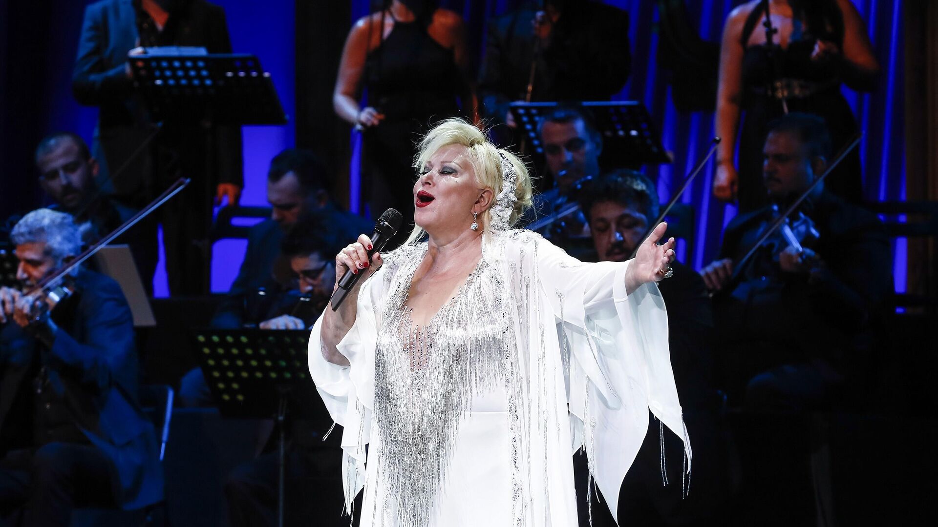 unlu sanatci kalp krizi gecirmisti yogun bakima alindi LZd1ORLm.jpg