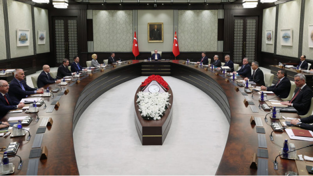 Cumhurbaşkanı kararıyla iki bakanlıkta görev değişimi