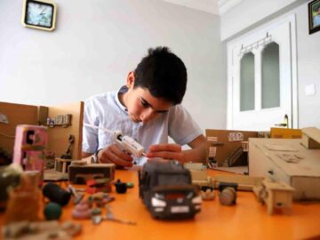 14 Yaşındaki Gökay: Atık Malzemelerle Minyatür Sanatına Hayat Veriyor