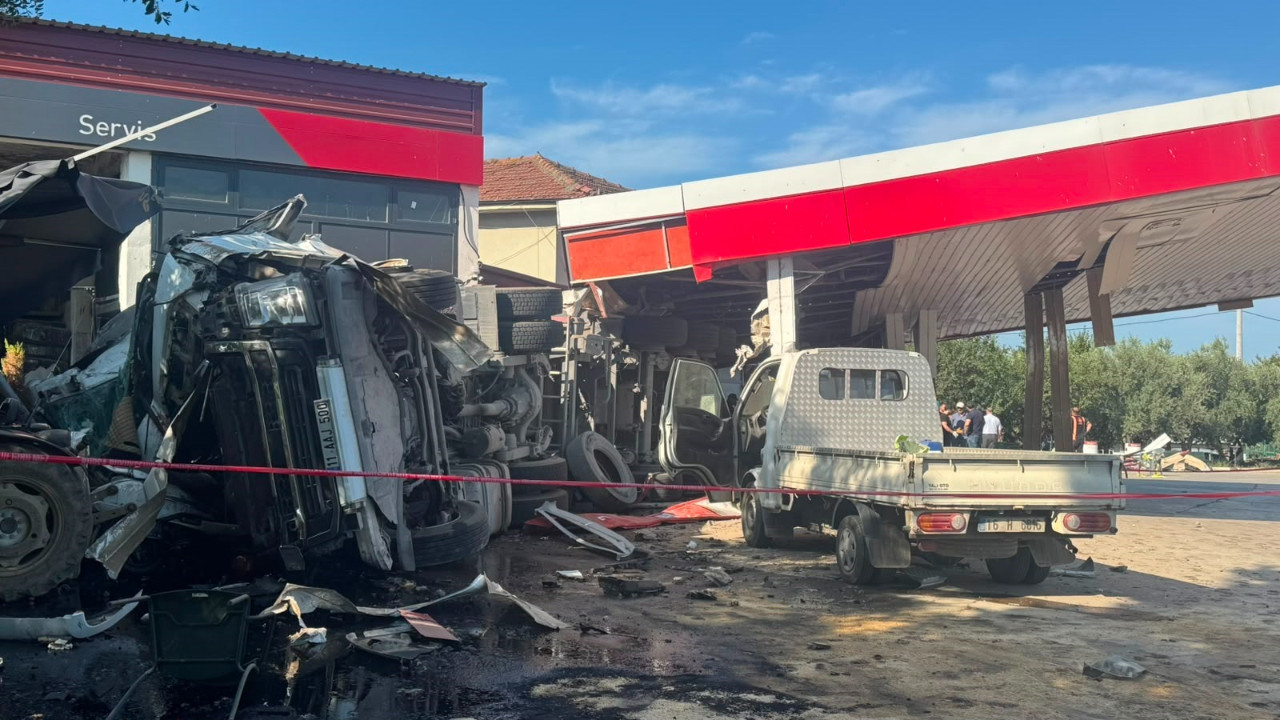 Bursada facia tir akaryakit istasyonuna girdi qARvJNfs