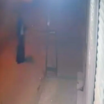 Kimligini gizlemek icin kara carsaf giyip kursun yagdirdi JwaH7OsD